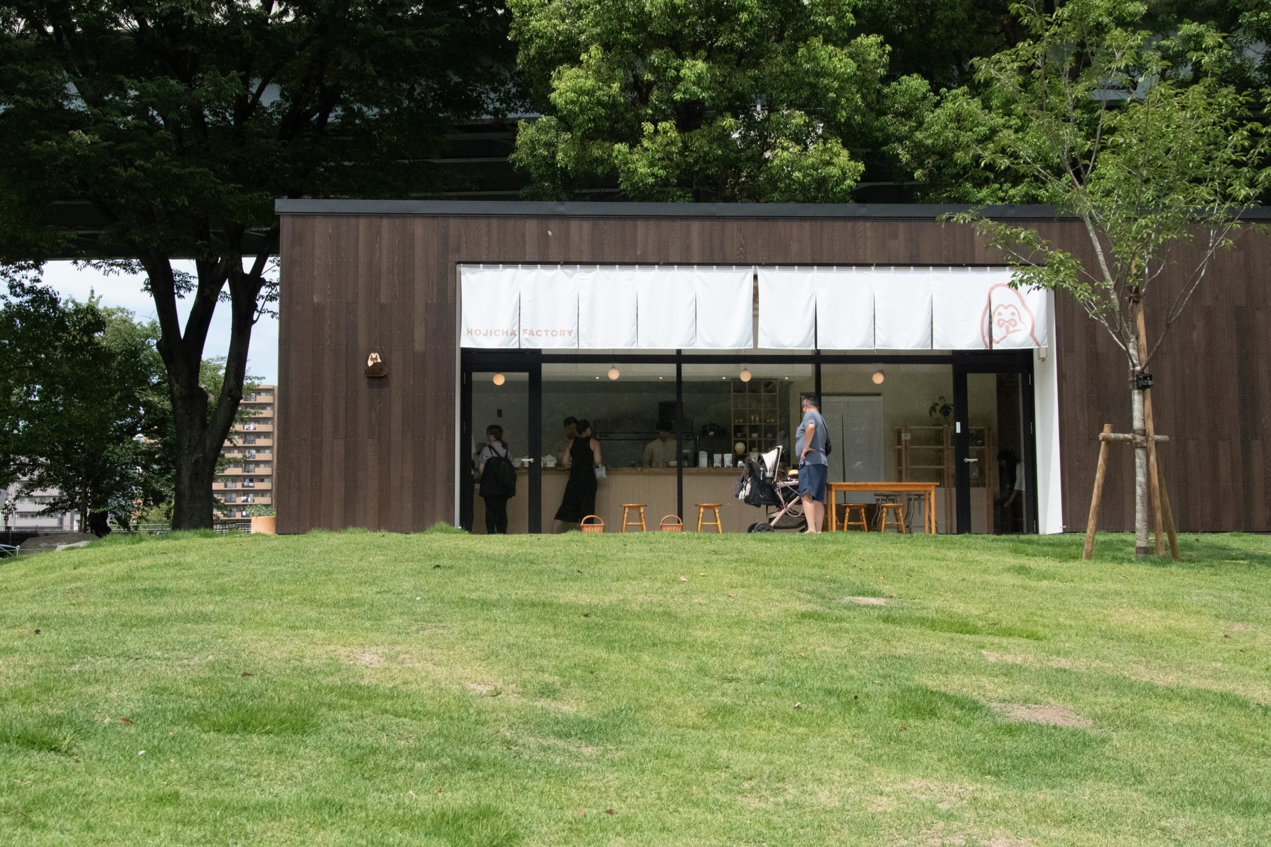 東京・押上の隅田公園内に誕生したほうじ茶カフェ【穂と香 HOJICHA